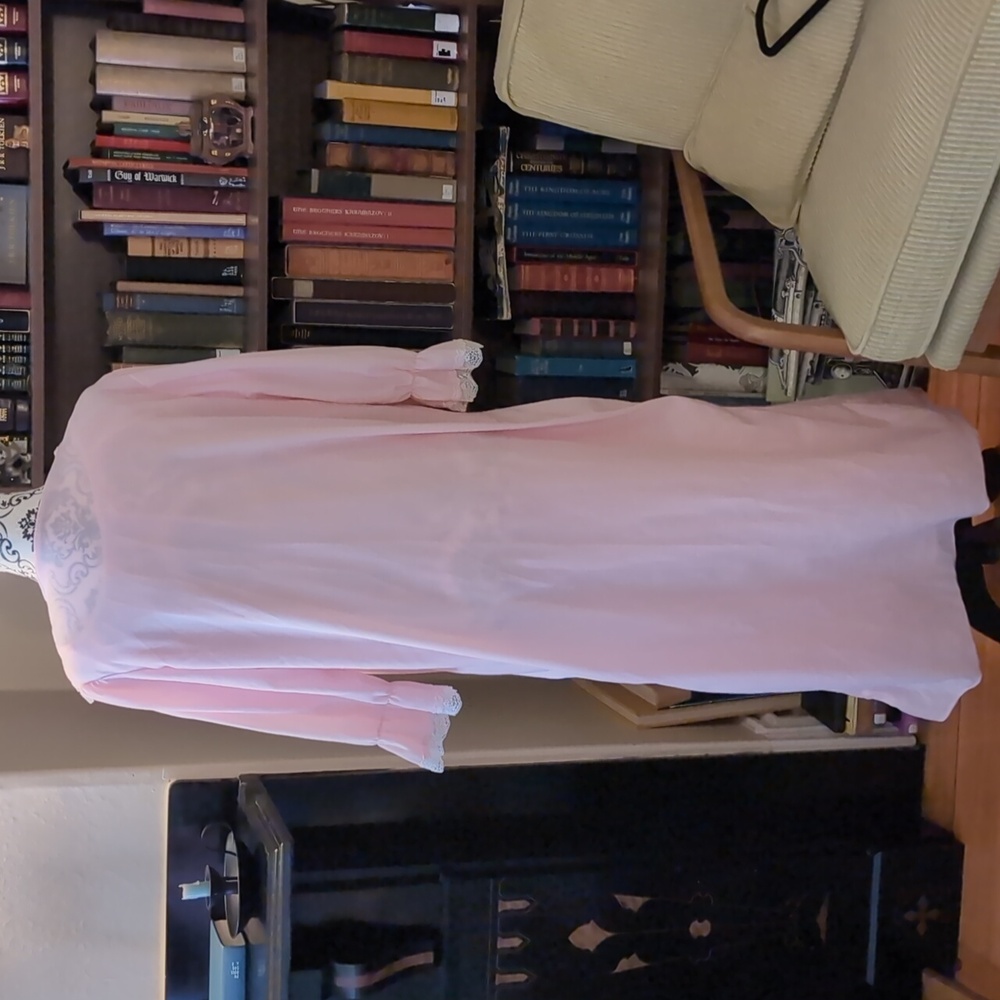 Vintage Pink Ruffle Nightgown and Robe Set - Picture 4 of 10